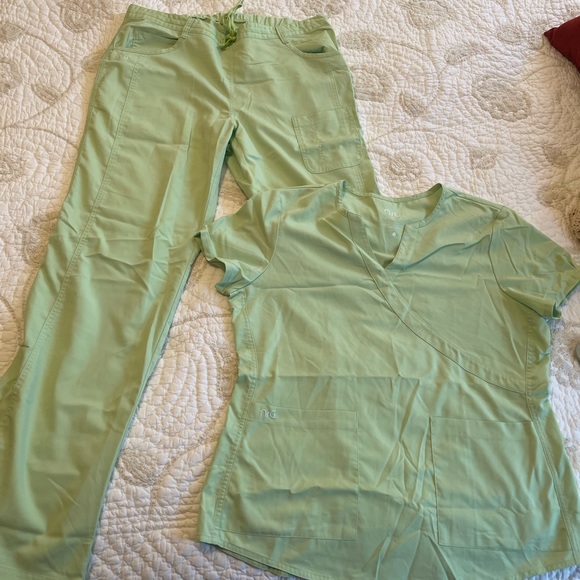 Scrub Set - Picture 1 of 4